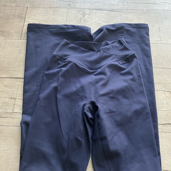 Ptula Flare Leggings - Picture 2 of 4